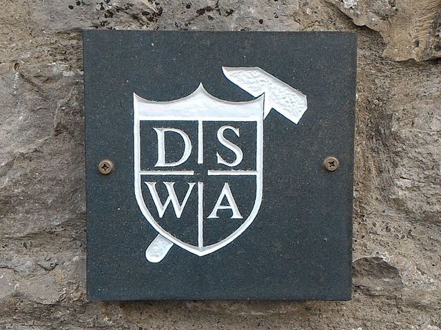 ロゴ（DSWA英国本部）